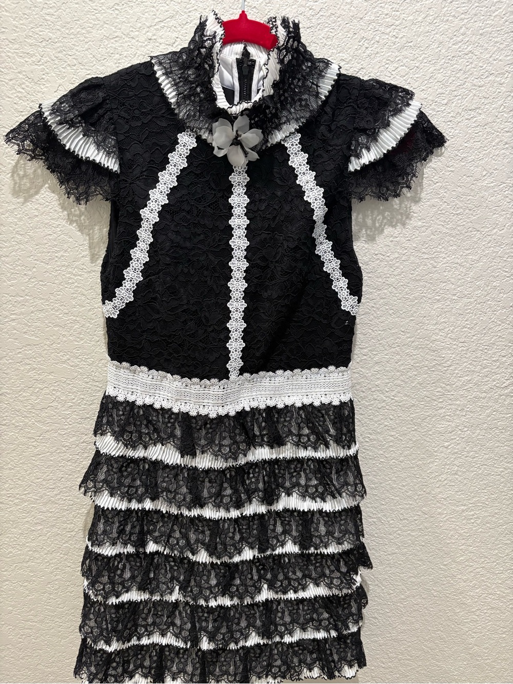Alice + Olivia Cyra Ruffle Lace Mini Dress Size 4 As Seen On RHONY Tinsley